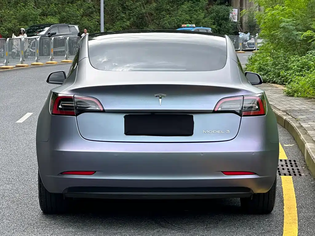 Tesla Model 3 — миниатюра 17