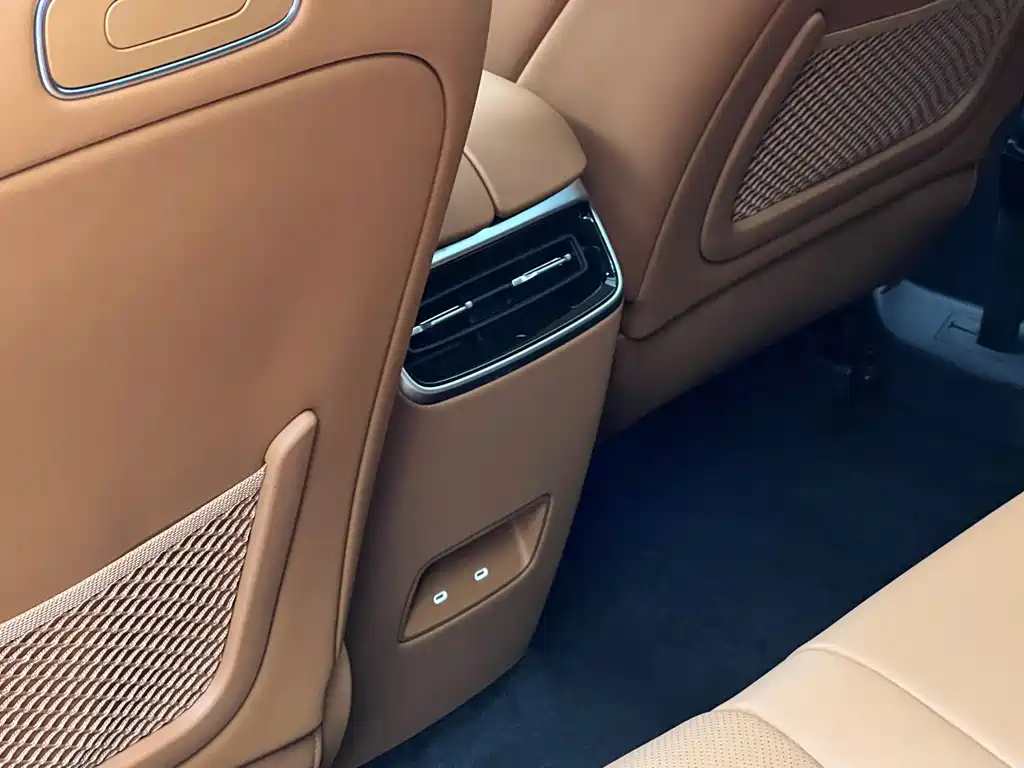 AITO ASK THE WORLD M5