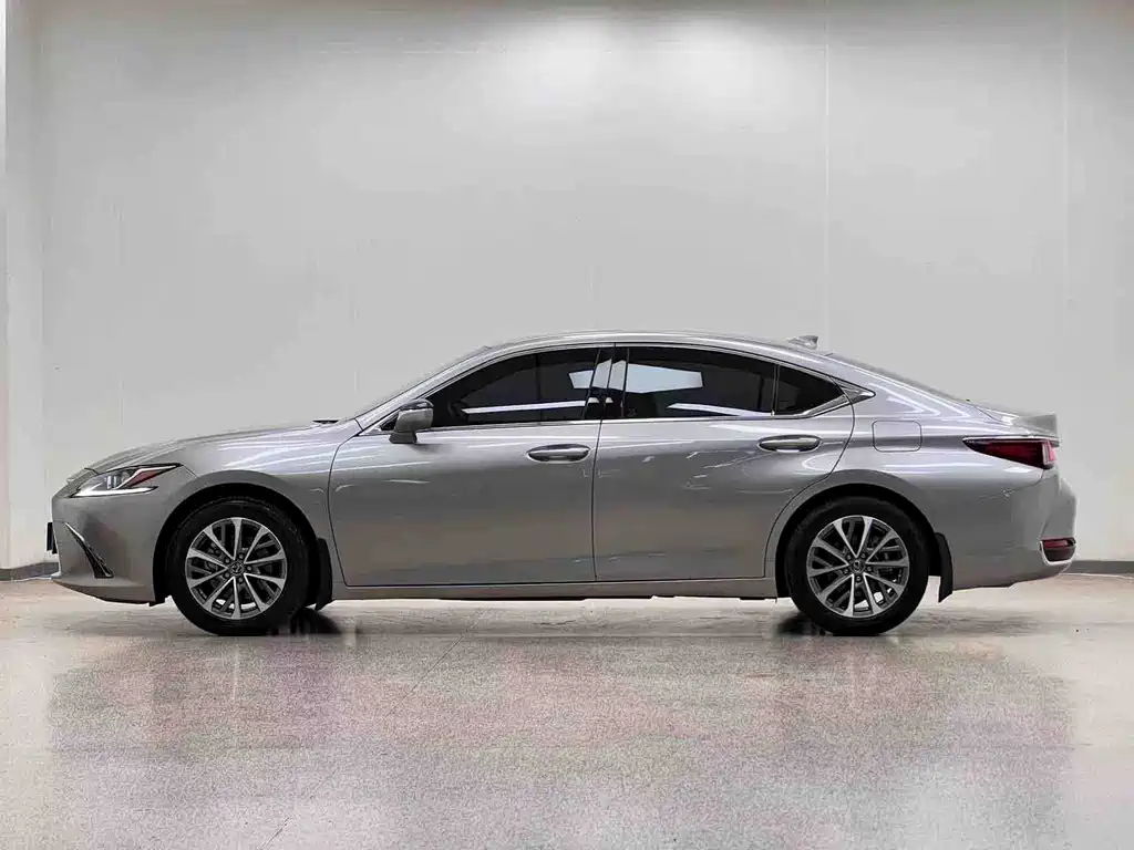 Lexus ES — миниатюра 6
