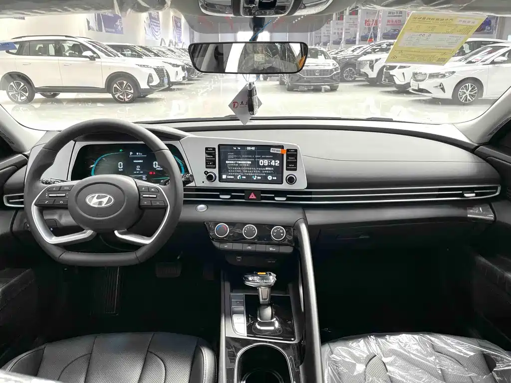 Hyundai Elantra — миниатюра 6