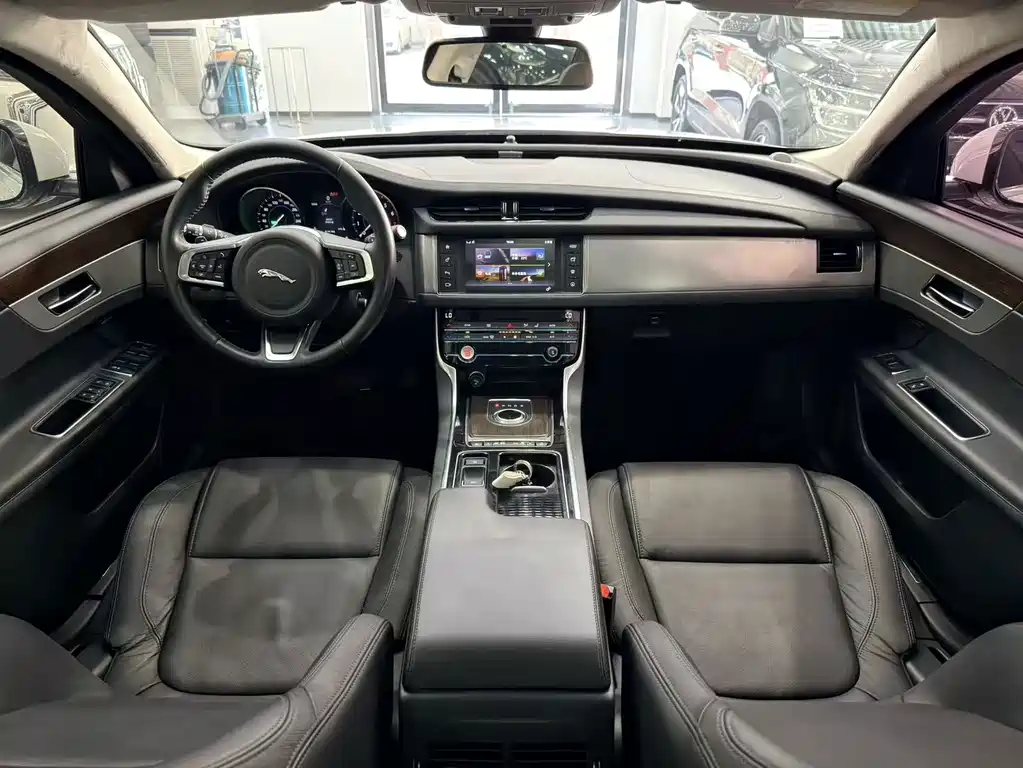 Jaguar XFL — миниатюра 7