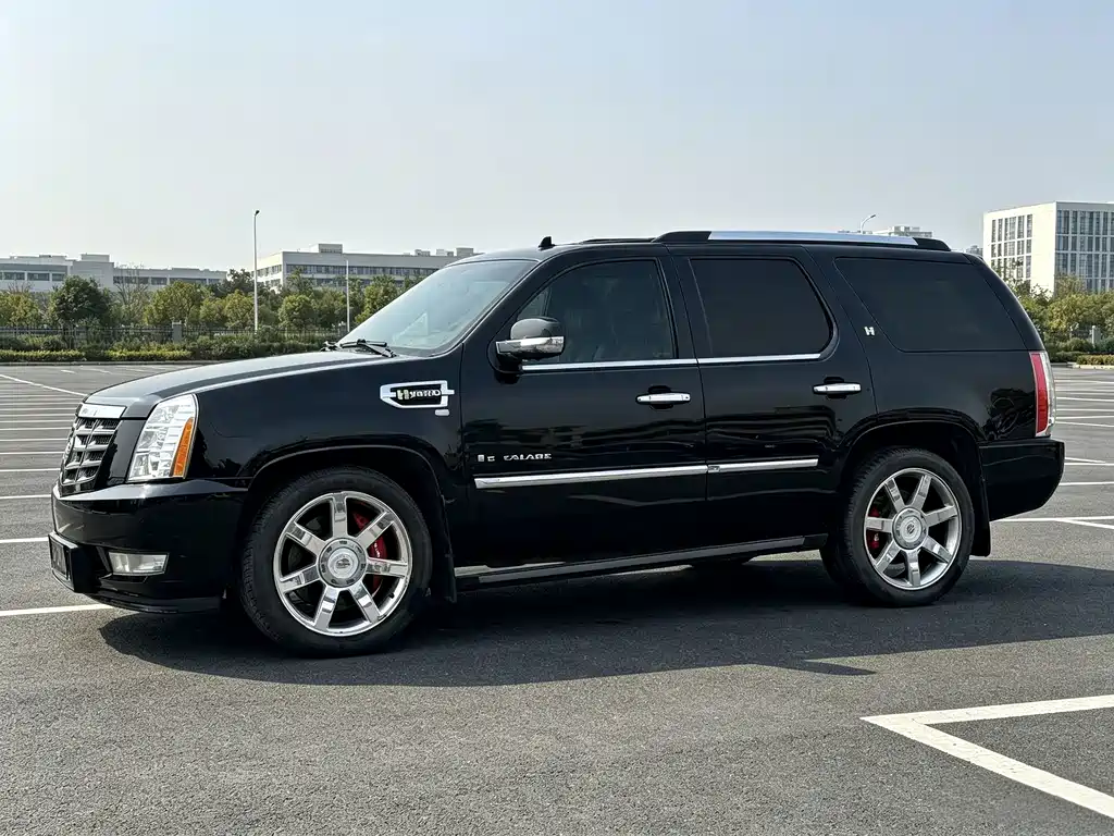 Cadillac Escalade — миниатюра 2