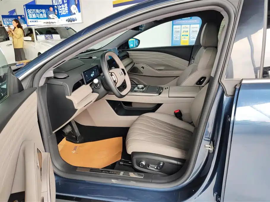 Geely Galaxy Galaxy 8 8 2025 130km EM-P