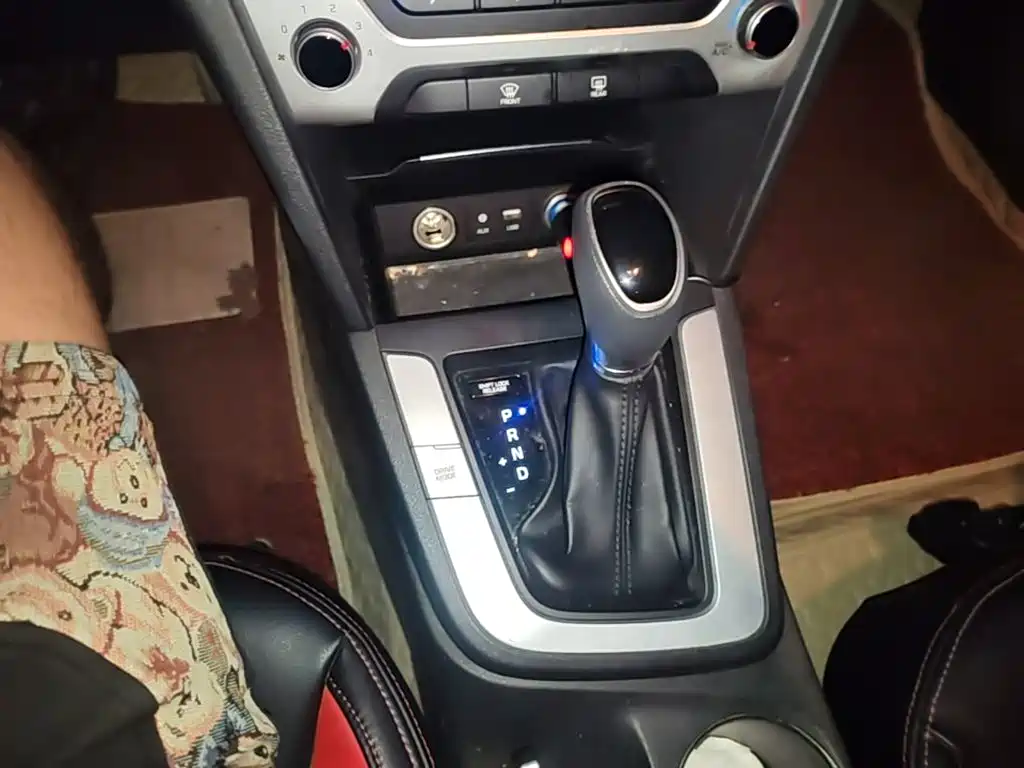 Hyundai Elantra — миниатюра 14