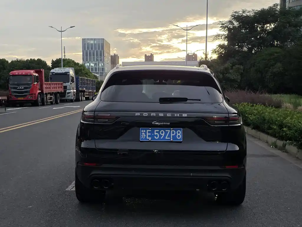 Porsche Cayenne — миниатюра 11