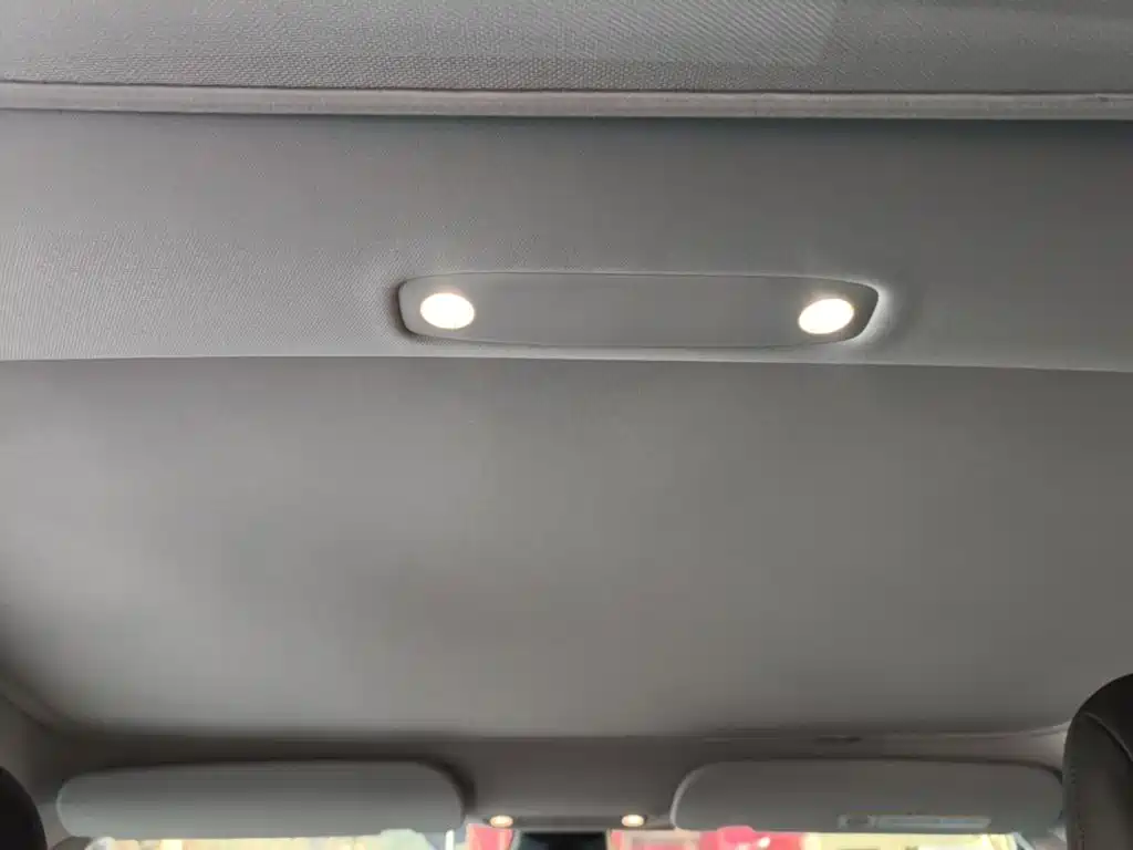 Tesla Model 3 — миниатюра 18