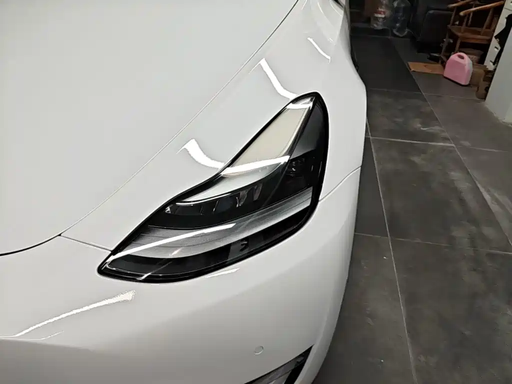 Tesla Model Y — миниатюра 24
