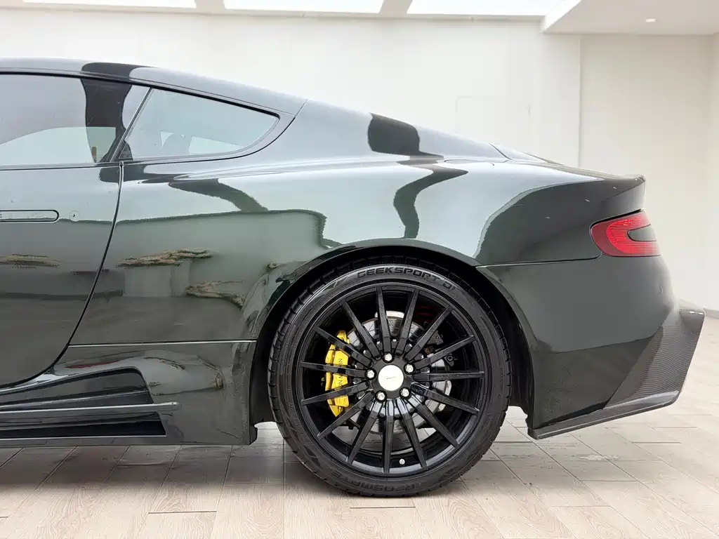 Aston Martin DB9 — миниатюра 12