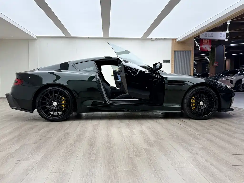 Aston Martin DB9 — миниатюра 8