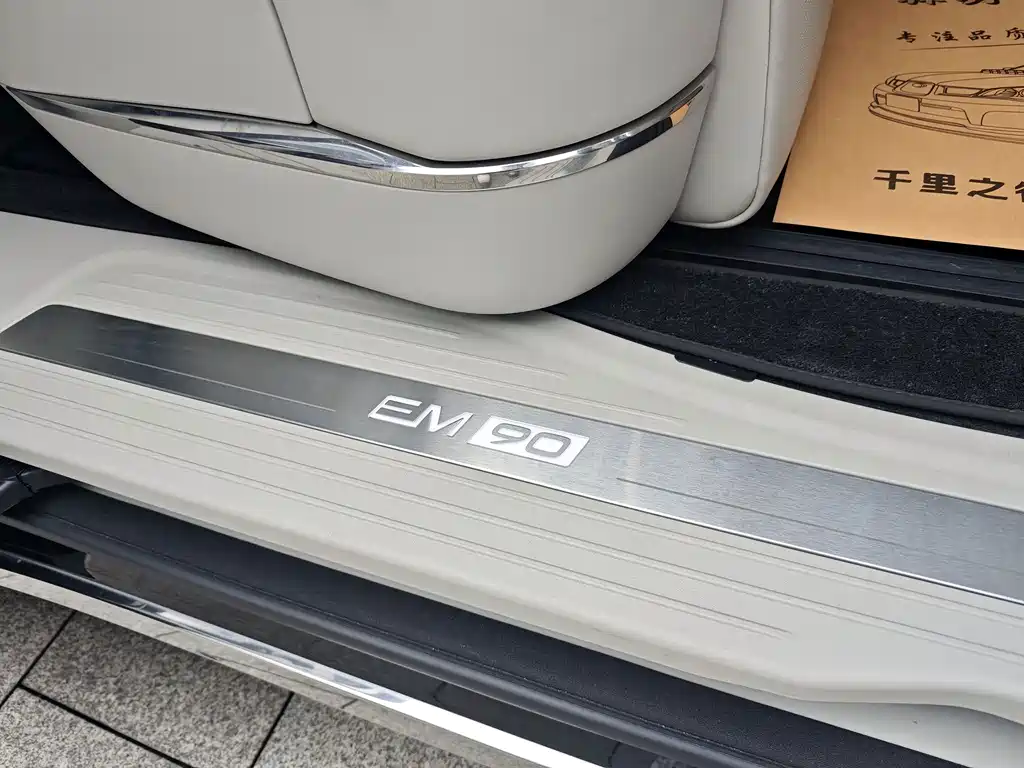 Volvo EM90 — миниатюра 21