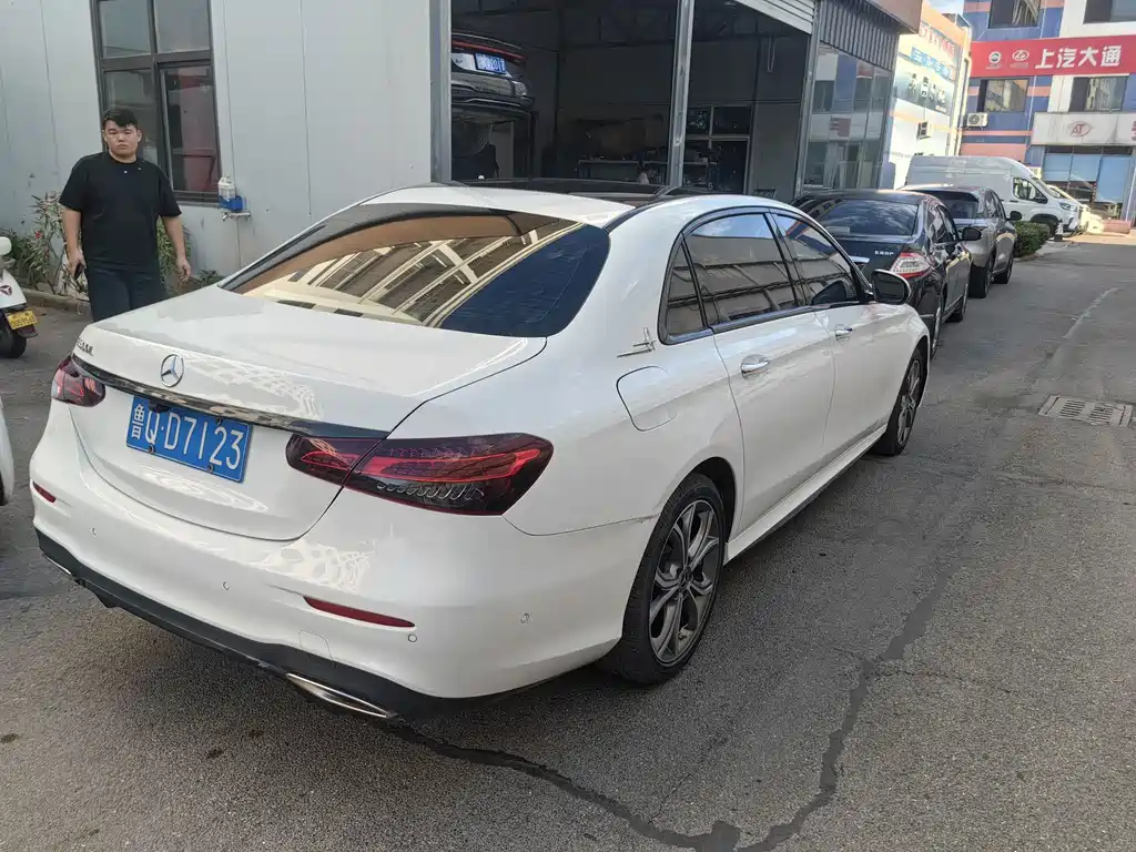 Mercedes-Benz E-Class — миниатюра 4