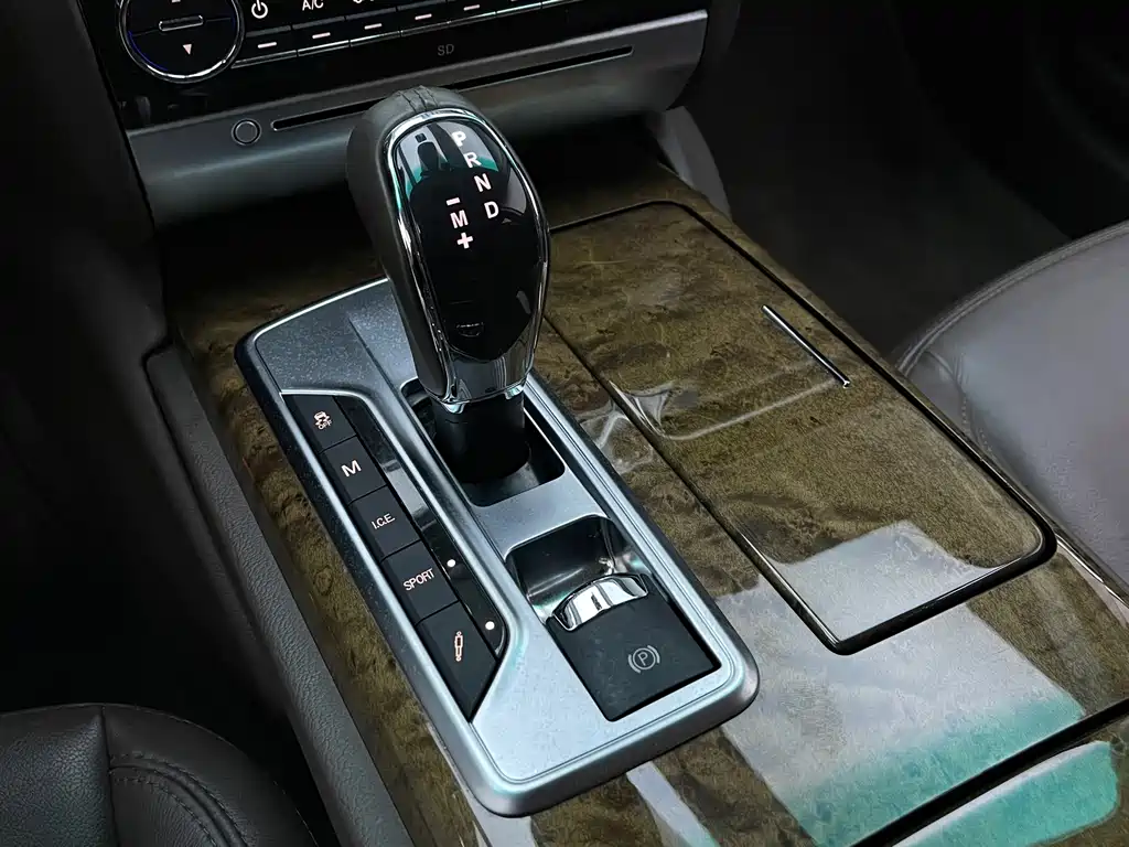 Maserati Quattroporte — миниатюра 10
