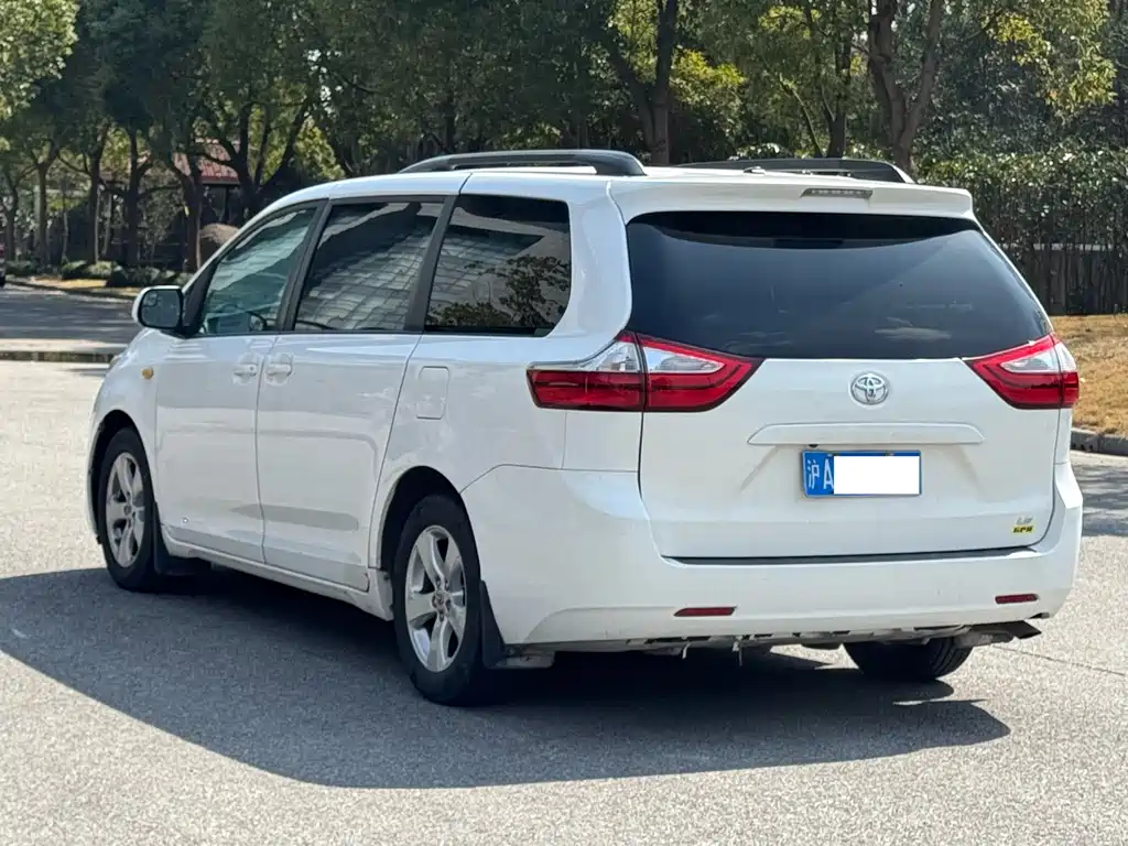 TOYOTA SIENNA