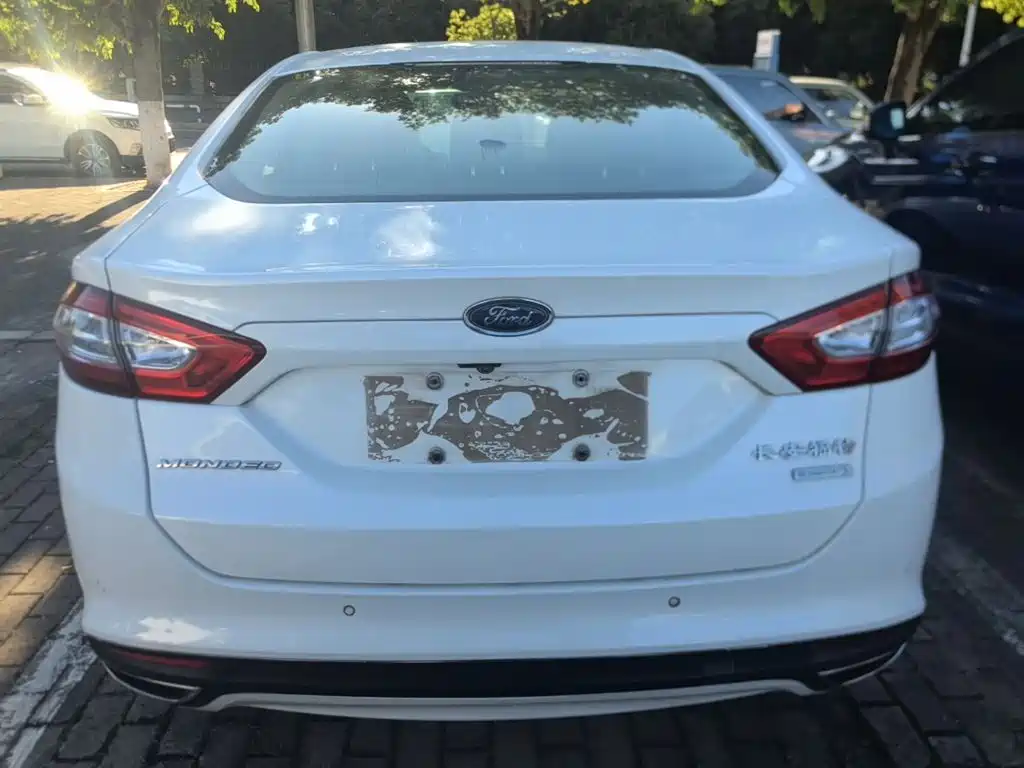 Ford Mondeo — миниатюра 6