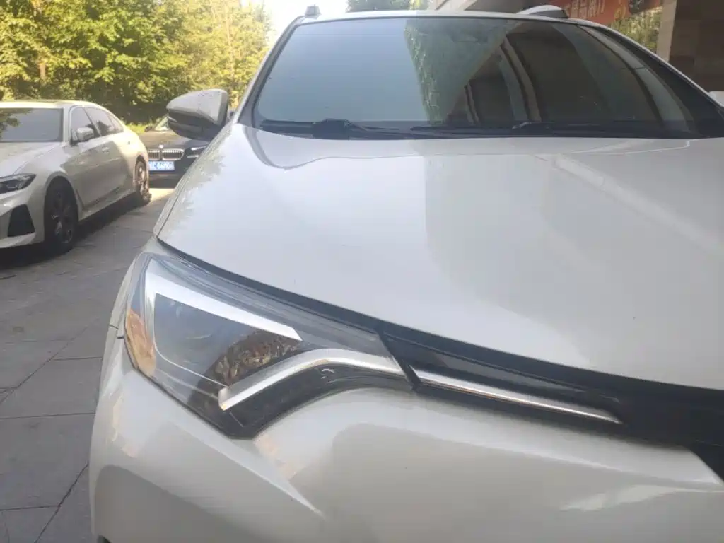 Toyota RAV4 — миниатюра 8