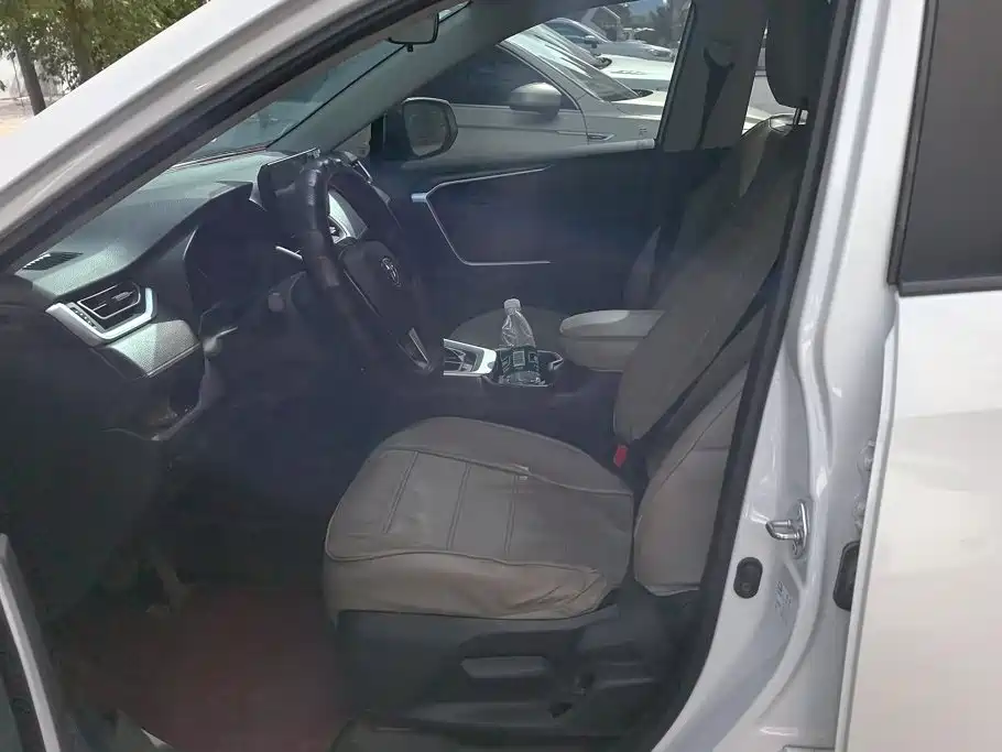Toyota RAV4 — миниатюра 9