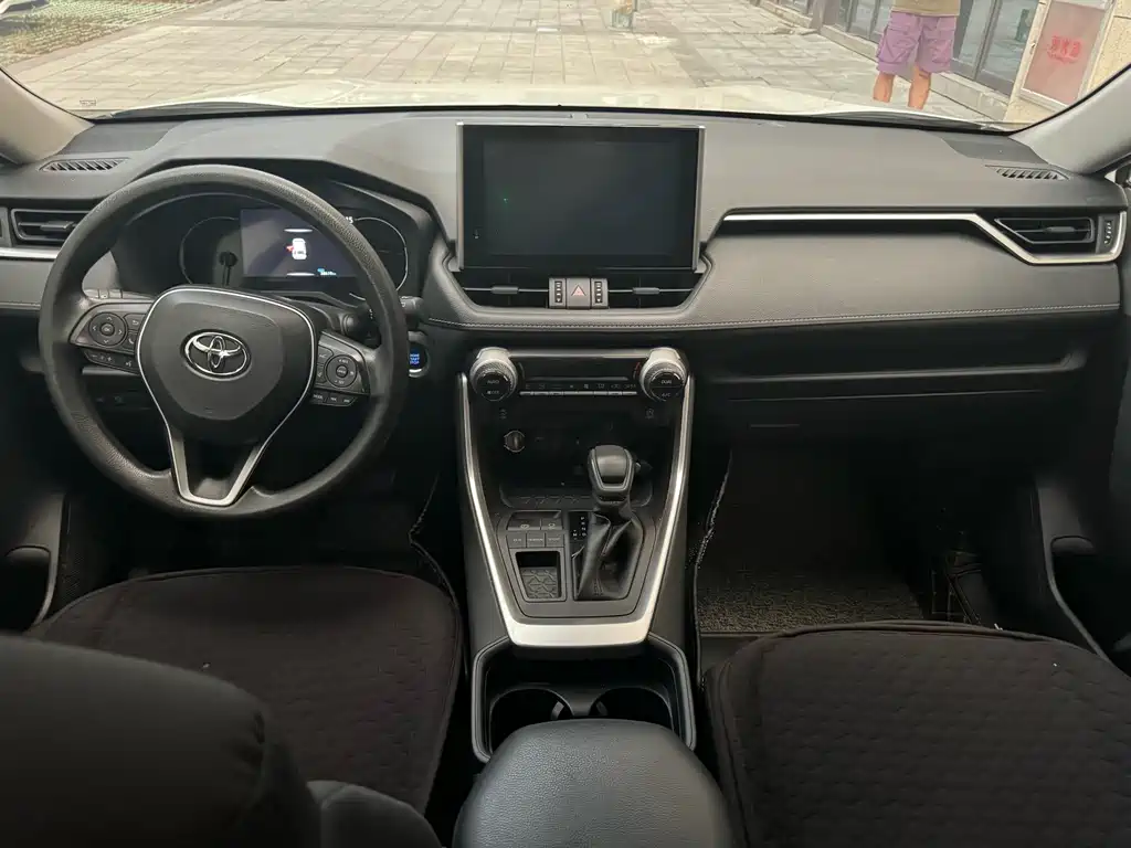 Toyota RAV4 — миниатюра 9