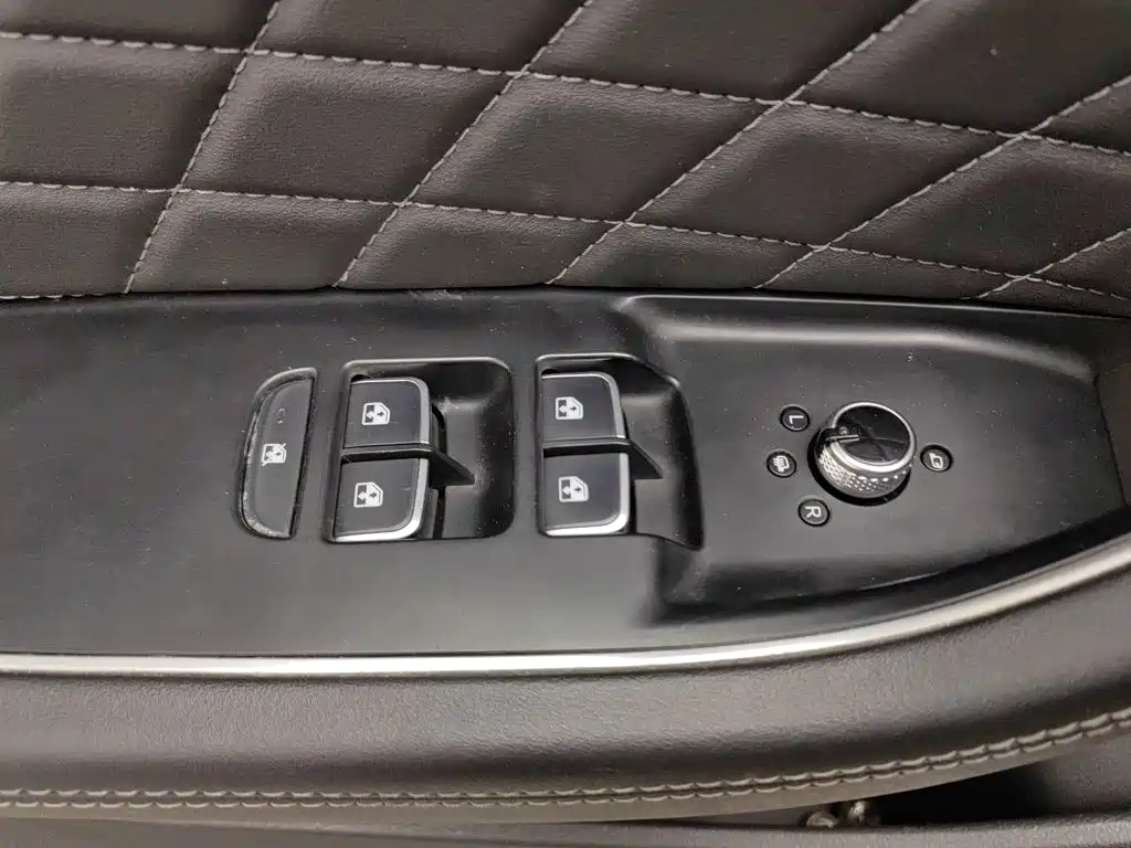 Hongqi Hongqi HS5 — миниатюра 9