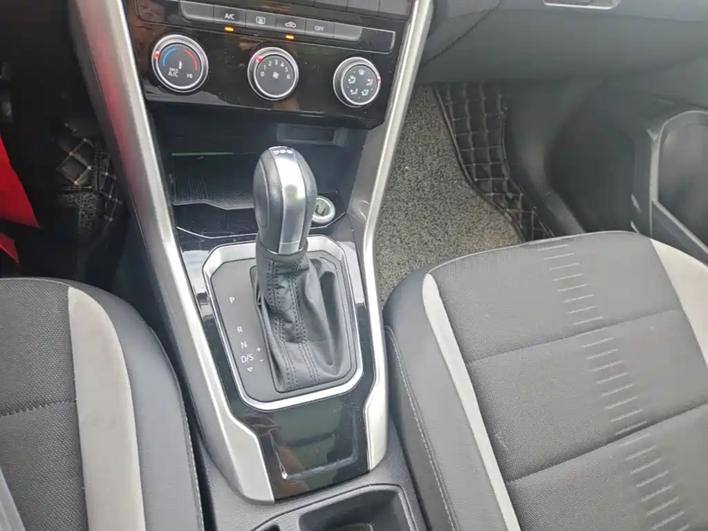Volkswagen T-Roc — миниатюра 14