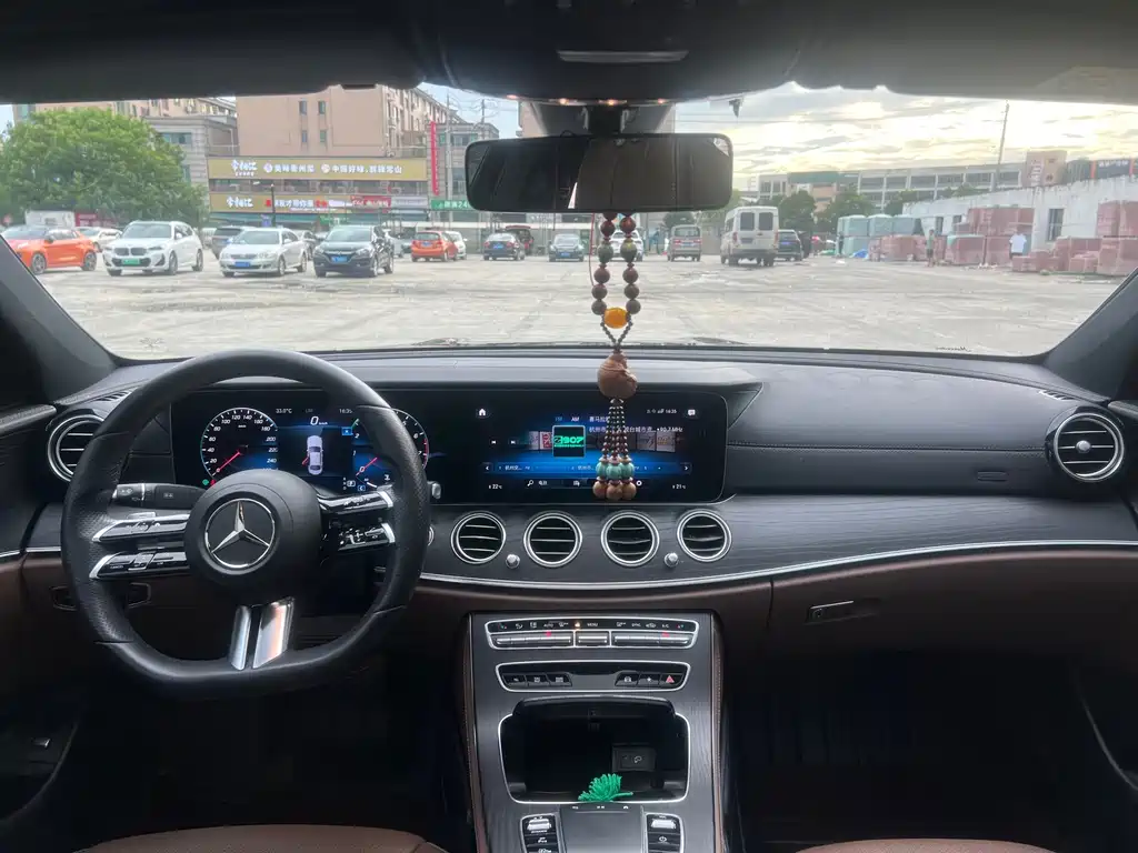 Mercedes-Benz E-Class — миниатюра 7
