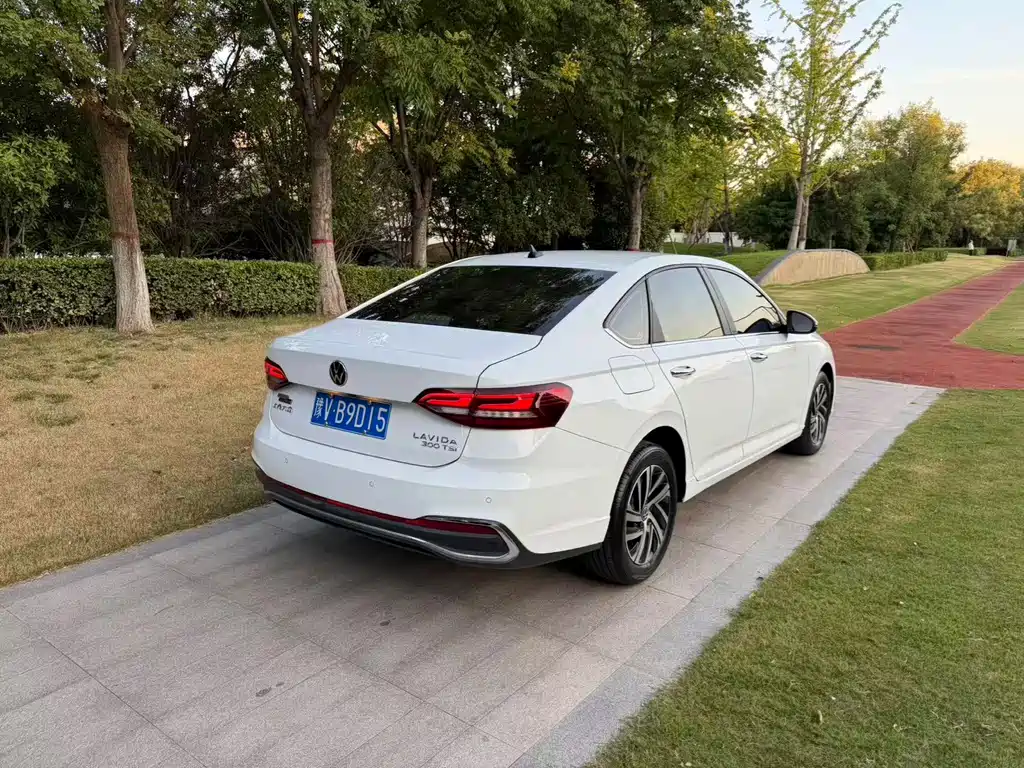 Volkswagen Lavida — миниатюра 7