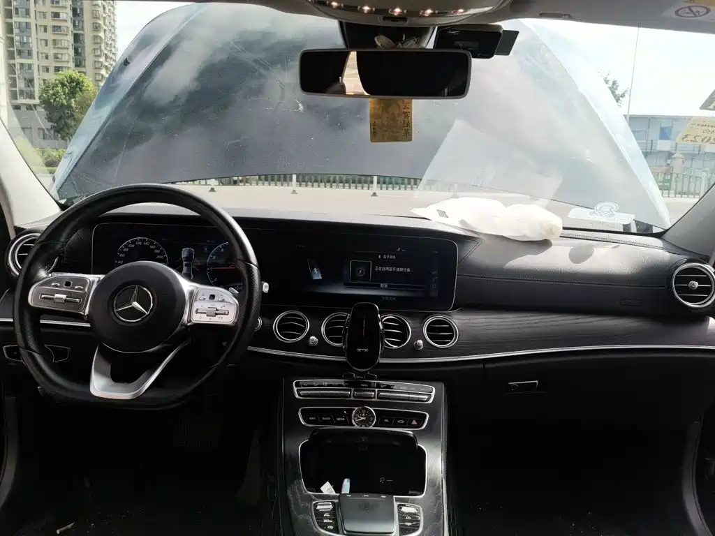 Mercedes-Benz E-Class — миниатюра 5