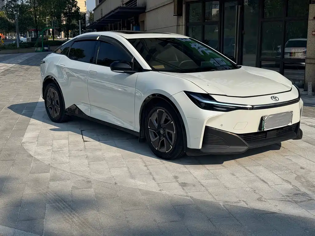 Toyota bZ3 — миниатюра 2