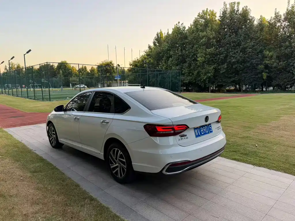 Volkswagen Lavida — миниатюра 5