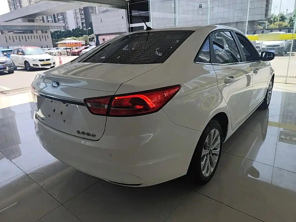 Ford Escort — миниатюра 7