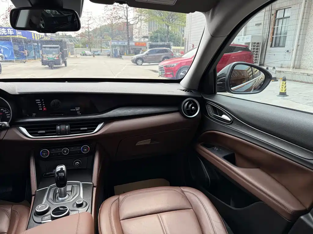 Alfa Romeo Stelvio 2.0T 200HP Luxury Edition, фото 19
