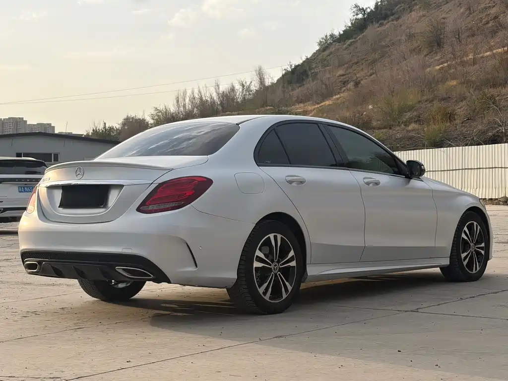 Mercedes-Benz C-Class — миниатюра 8