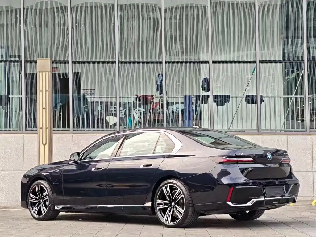 BMW i7 — миниатюра 9