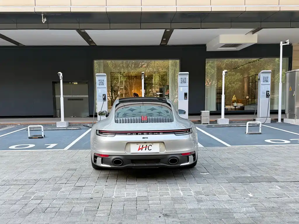 PORSCHE 911