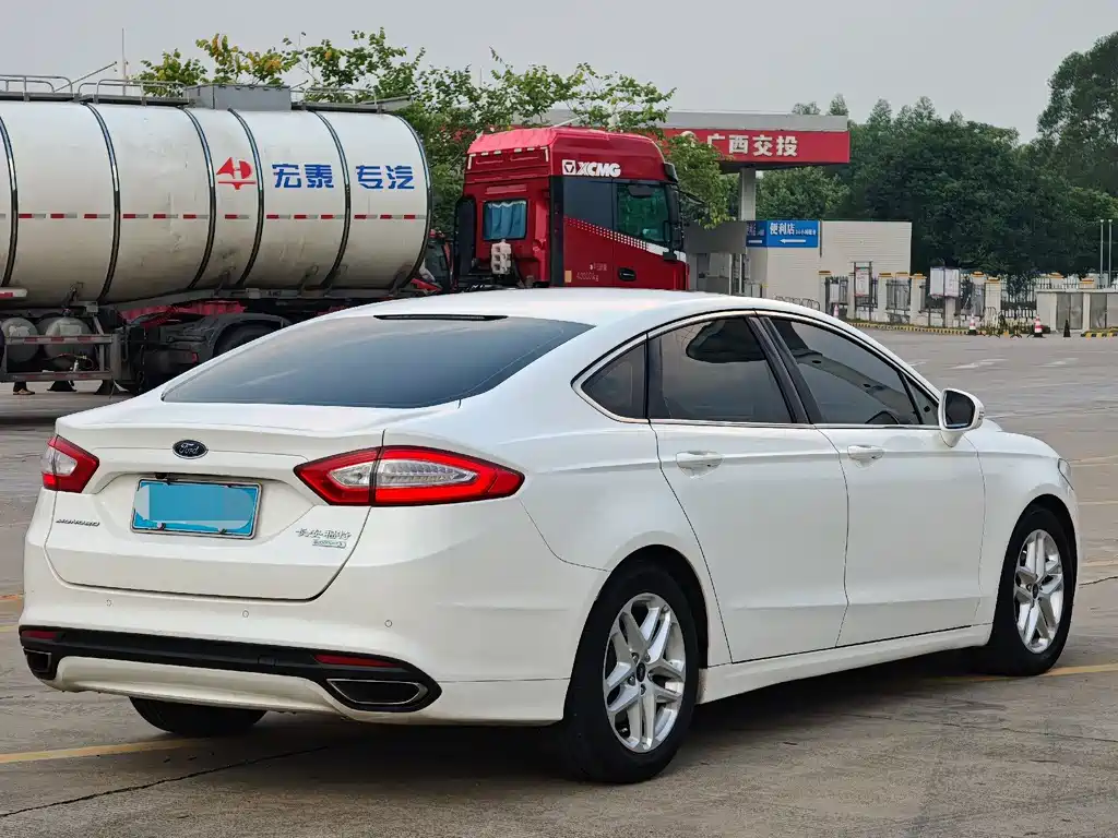 Ford Mondeo — миниатюра 6