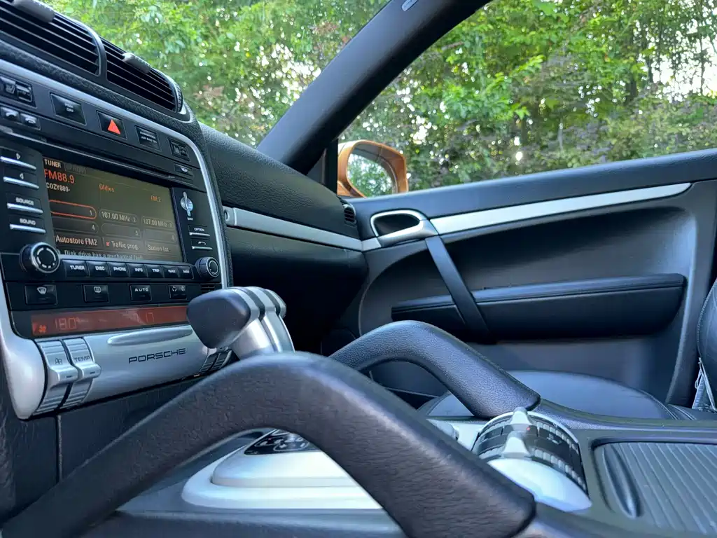 Porsche Cayenne — миниатюра 9