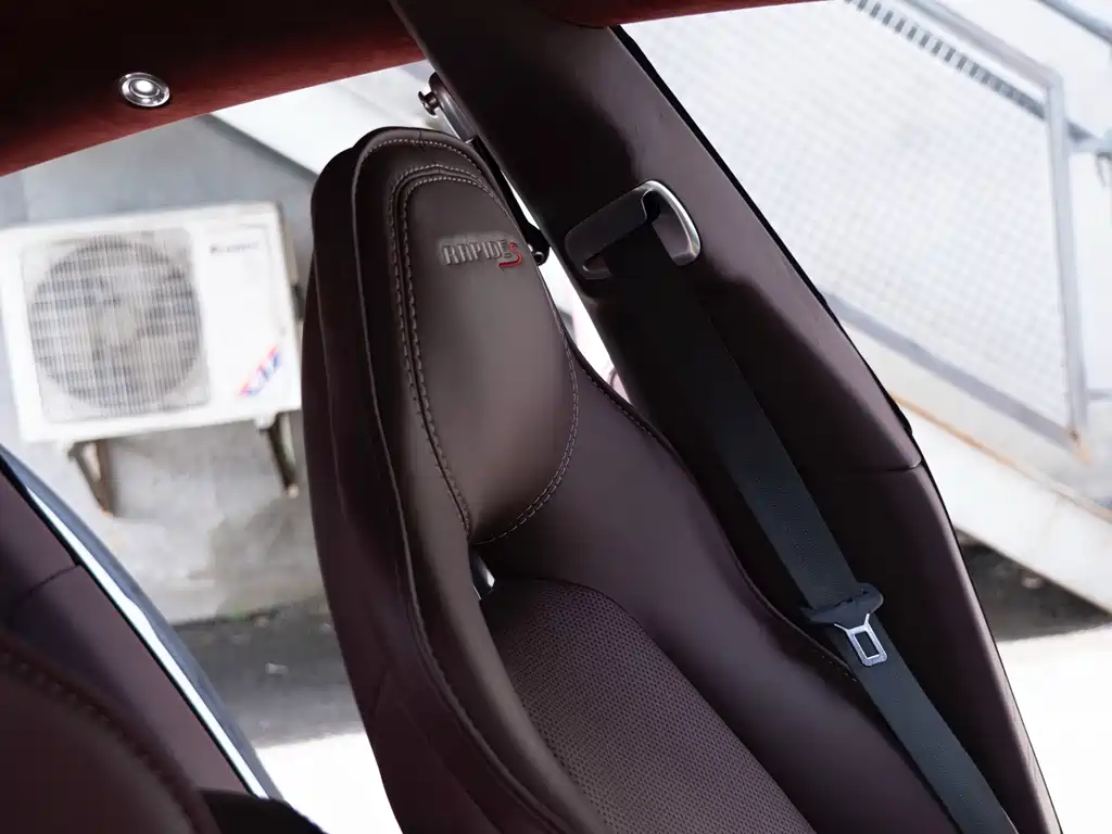 Aston Martin Rapide — миниатюра 16