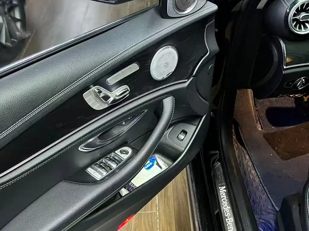 Mercedes-Benz E-Class — миниатюра 8