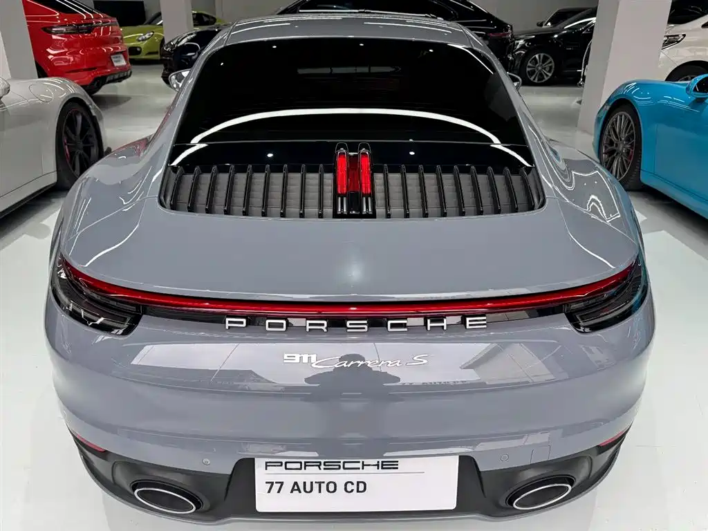 PORSCHE 911