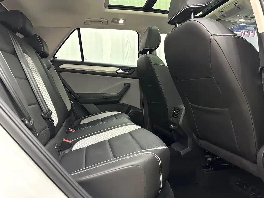 Volkswagen T-Roc — миниатюра 11