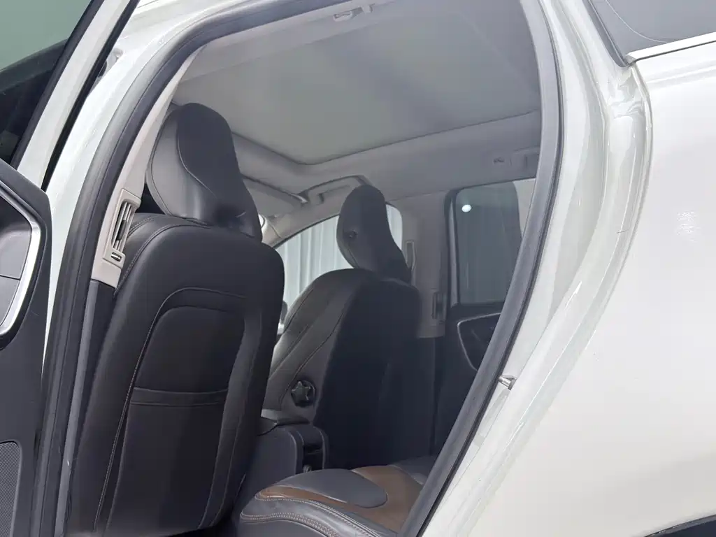 Volvo XC60 (Import) — миниатюра 13