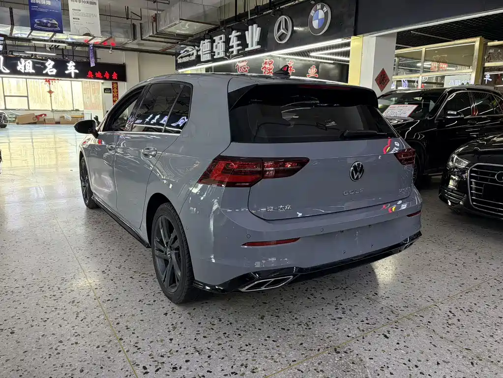 VOLKSWAGEN GOLF