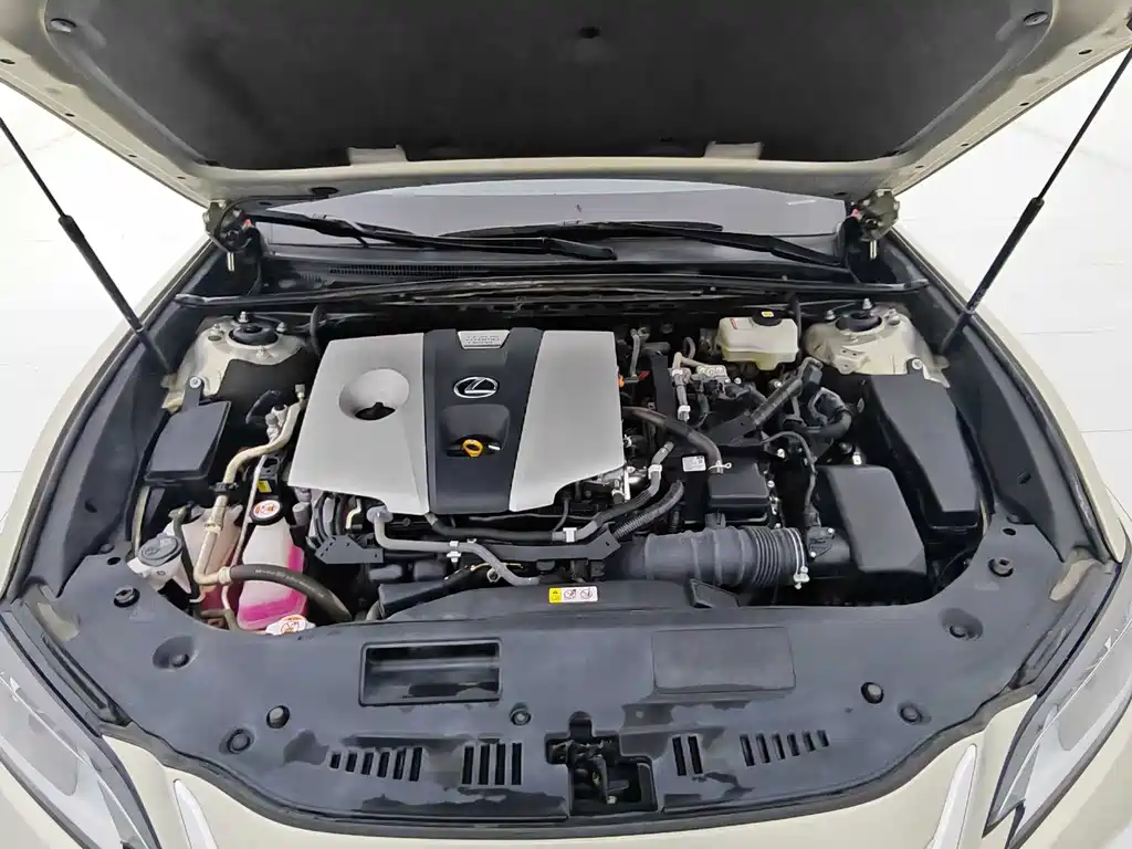 Lexus ES — миниатюра 10