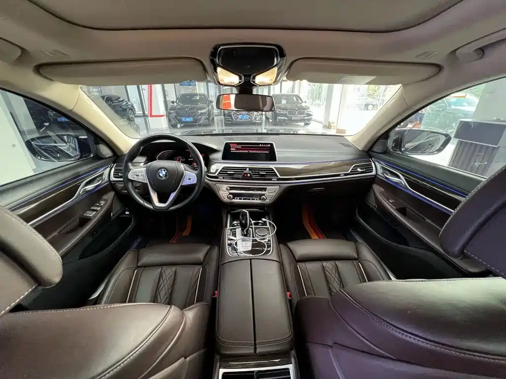 BMW 7 Series — миниатюра 7