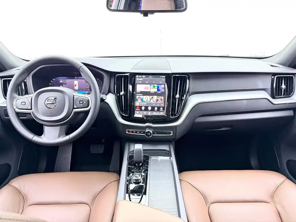 Volvo XC60 2023 B5 Luxury