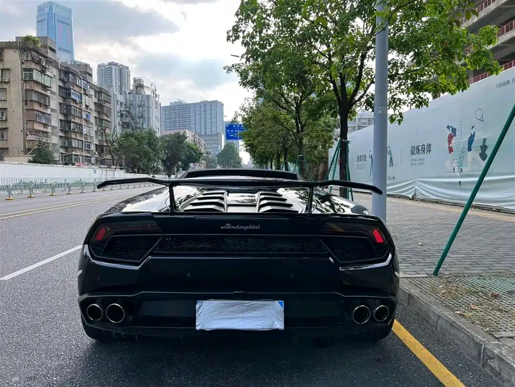 LAMBORGHINI HURACÁN