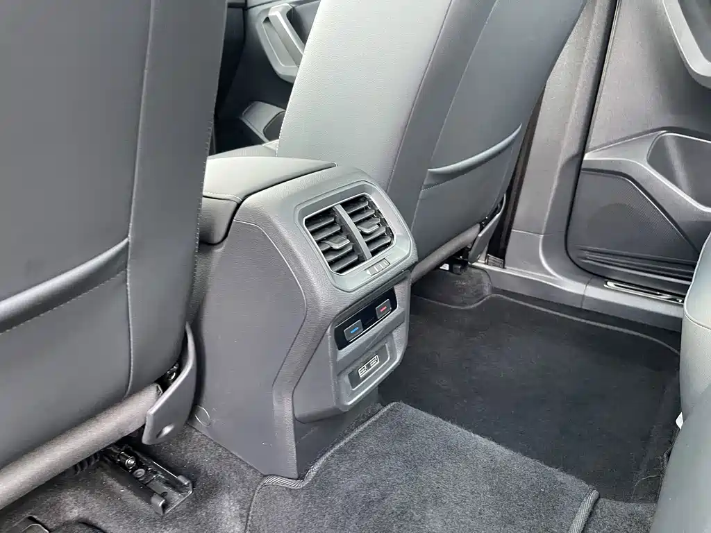 Volkswagen Tiguan L — миниатюра 15