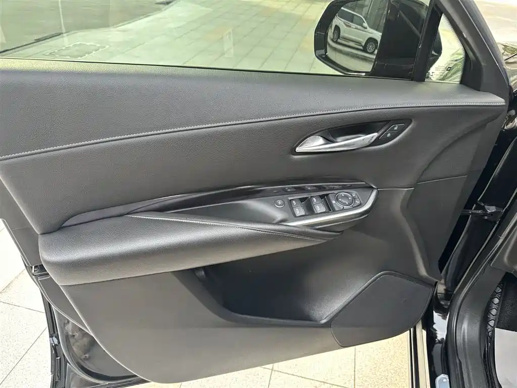 Cadillac XT4 2021 28T