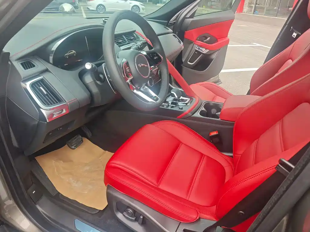 Jaguar E-PACE — миниатюра 7