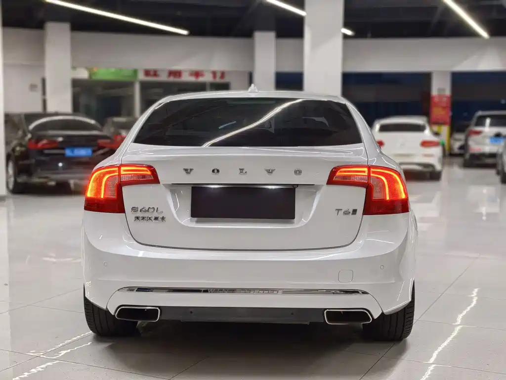 Volvo S60 PHEV — миниатюра 4