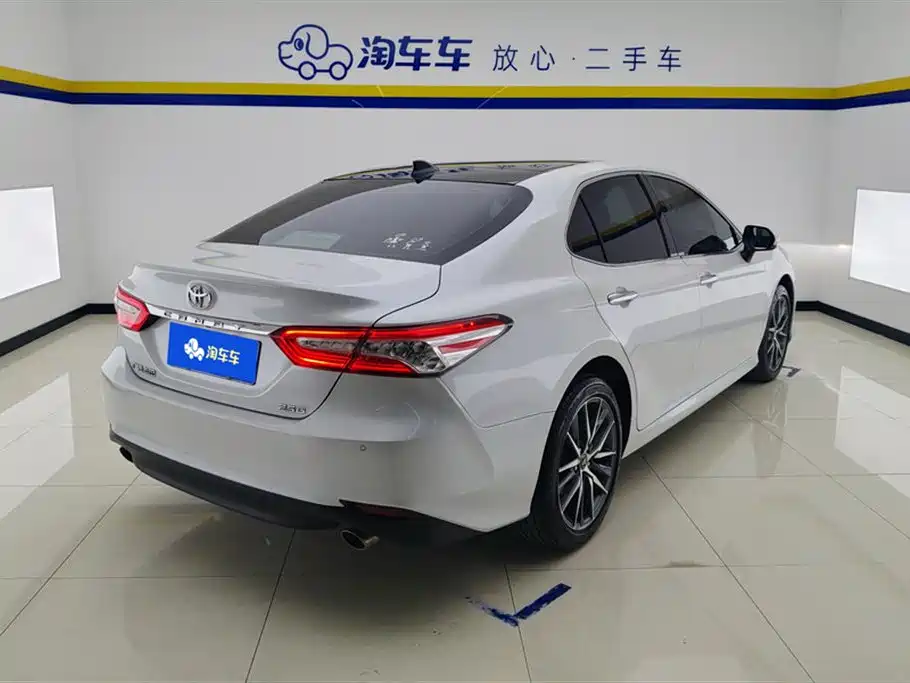 TOYOTA CAMRY